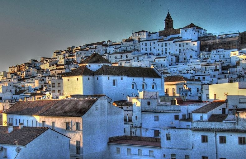 Indahnya Kota Putih Andalusia, Rasanya Adem Di Hati